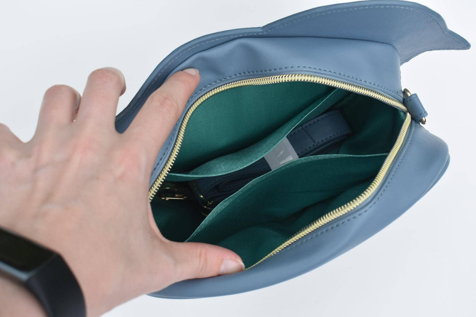 Pigeon Ita Crossbody Purse