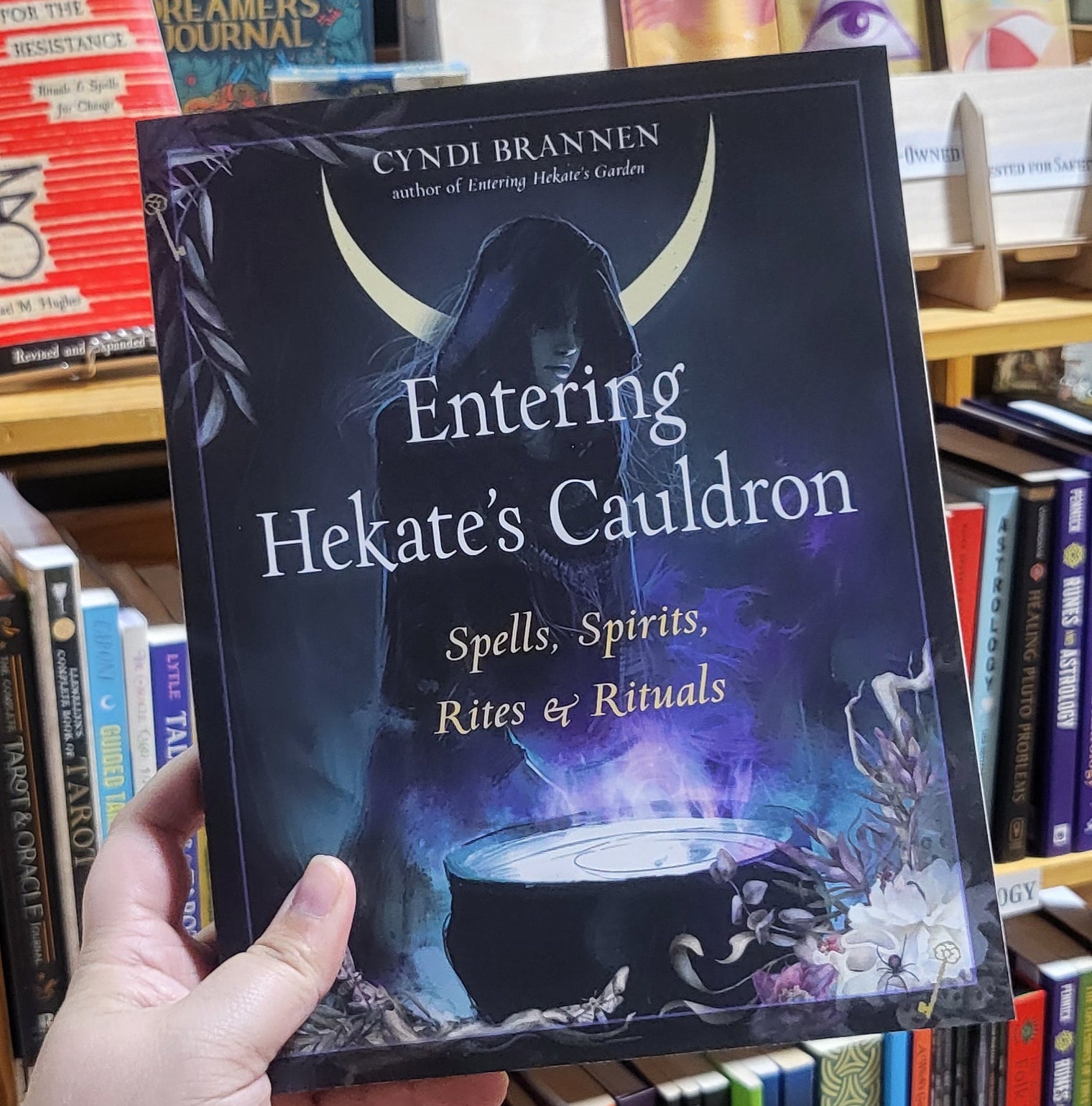 Entering Hekate's Cauldron