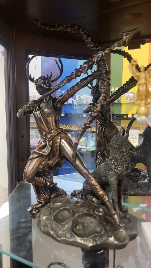 Artemis statuette