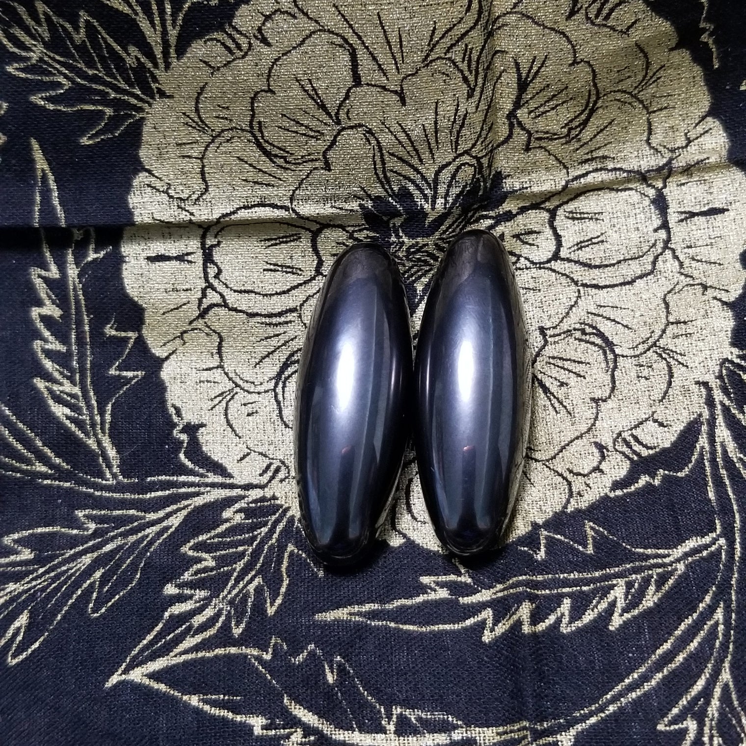 Magnetic Singing Hematine