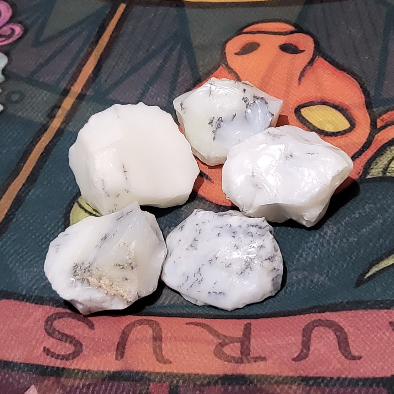 Rough Merlinite Chips