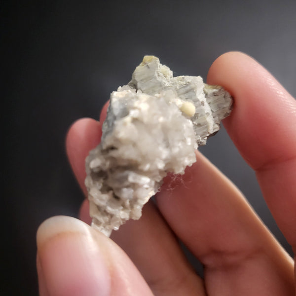 Dresserite, Calcite, Weloganite, Quartz