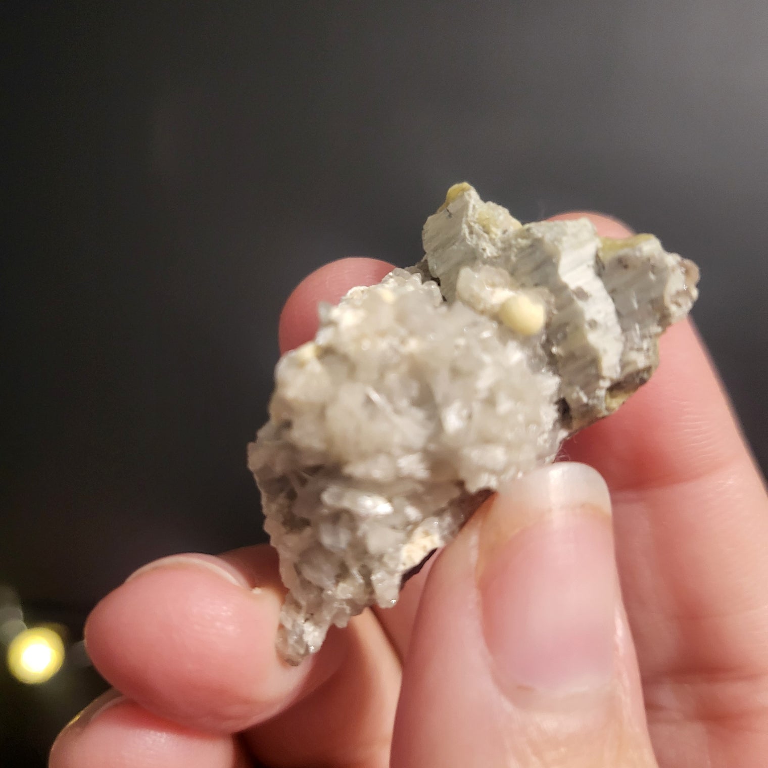 Dresserite, Calcite, Weloganite, Quartz
